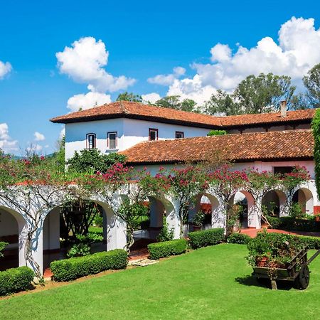 Best Western Plus Posada De Don Vasco Patzcuaro Bagian luar foto The Hacienda Santa Barbara
