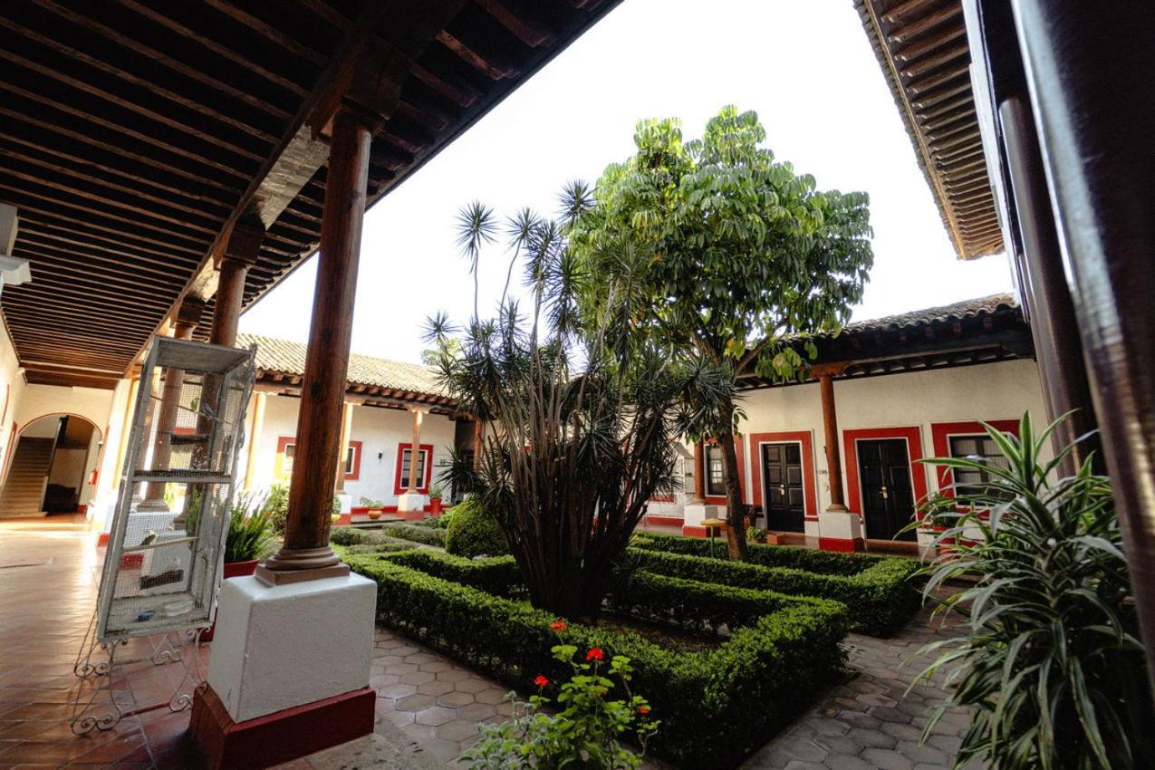 Best Western Plus Posada De Don Vasco Patzcuaro Bagian luar foto Central patio of the house