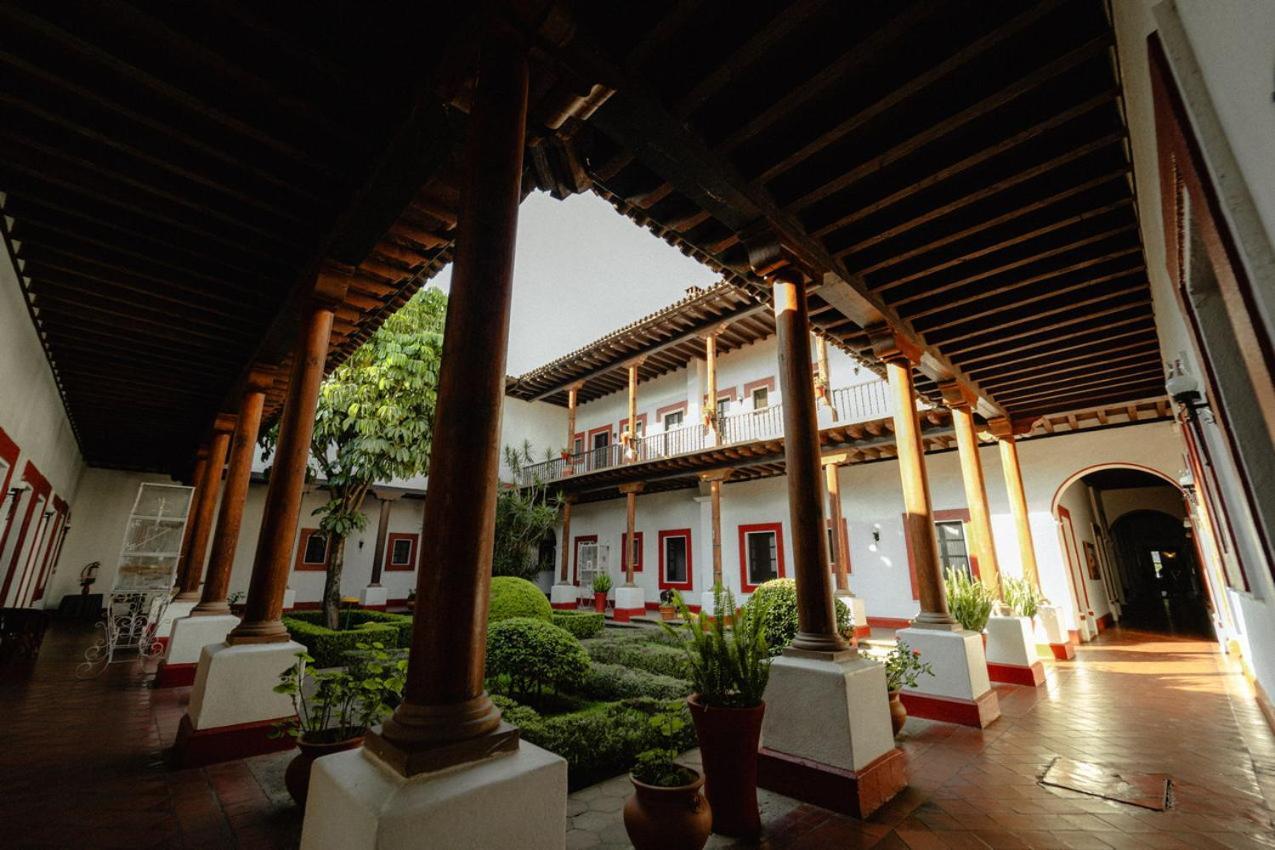Best Western Plus Posada De Don Vasco Patzcuaro Bagian luar foto Interior of the house