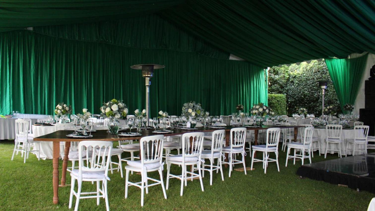 Best Western Plus Posada De Don Vasco Patzcuaro Bagian luar foto Marquee at the 2015 Festival of Thrift