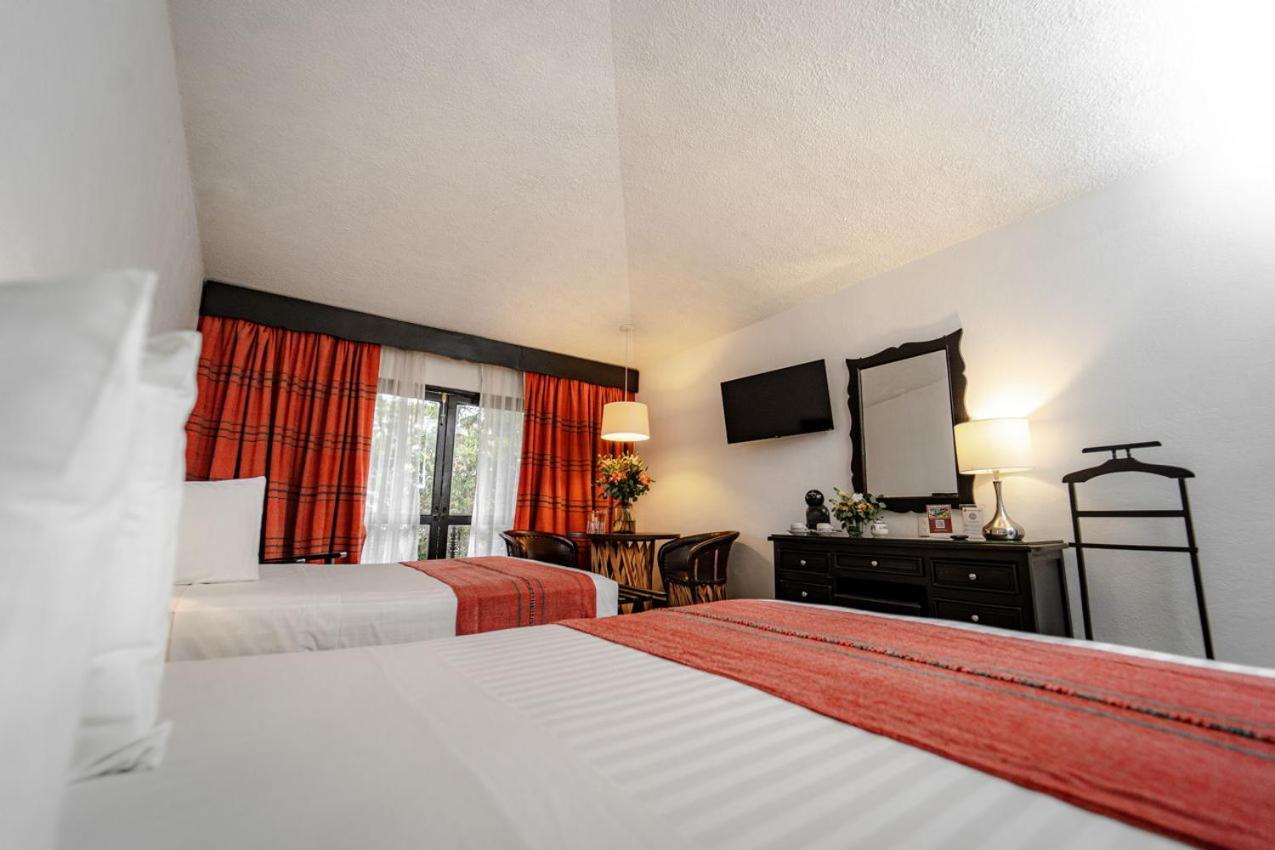 Best Western Plus Posada De Don Vasco Patzcuaro Bagian luar foto A room at the hotel