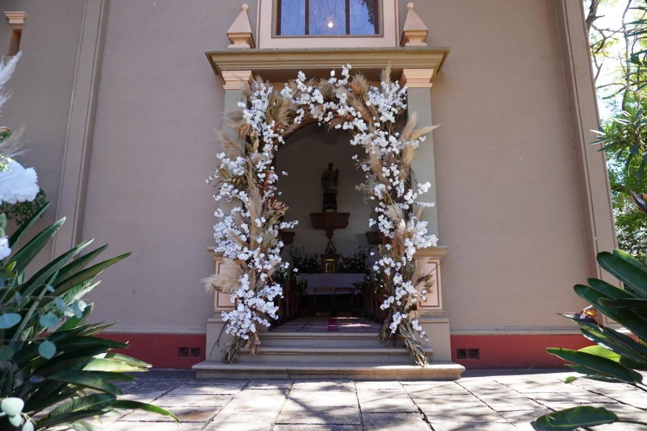 Best Western Plus Posada De Don Vasco Patzcuaro Bagian luar foto The entrance to the church