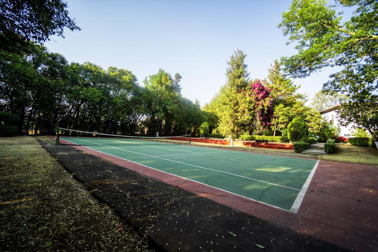 Best Western Plus Posada De Don Vasco Patzcuaro Bagian luar foto Tennis courts at the University of Nottingham